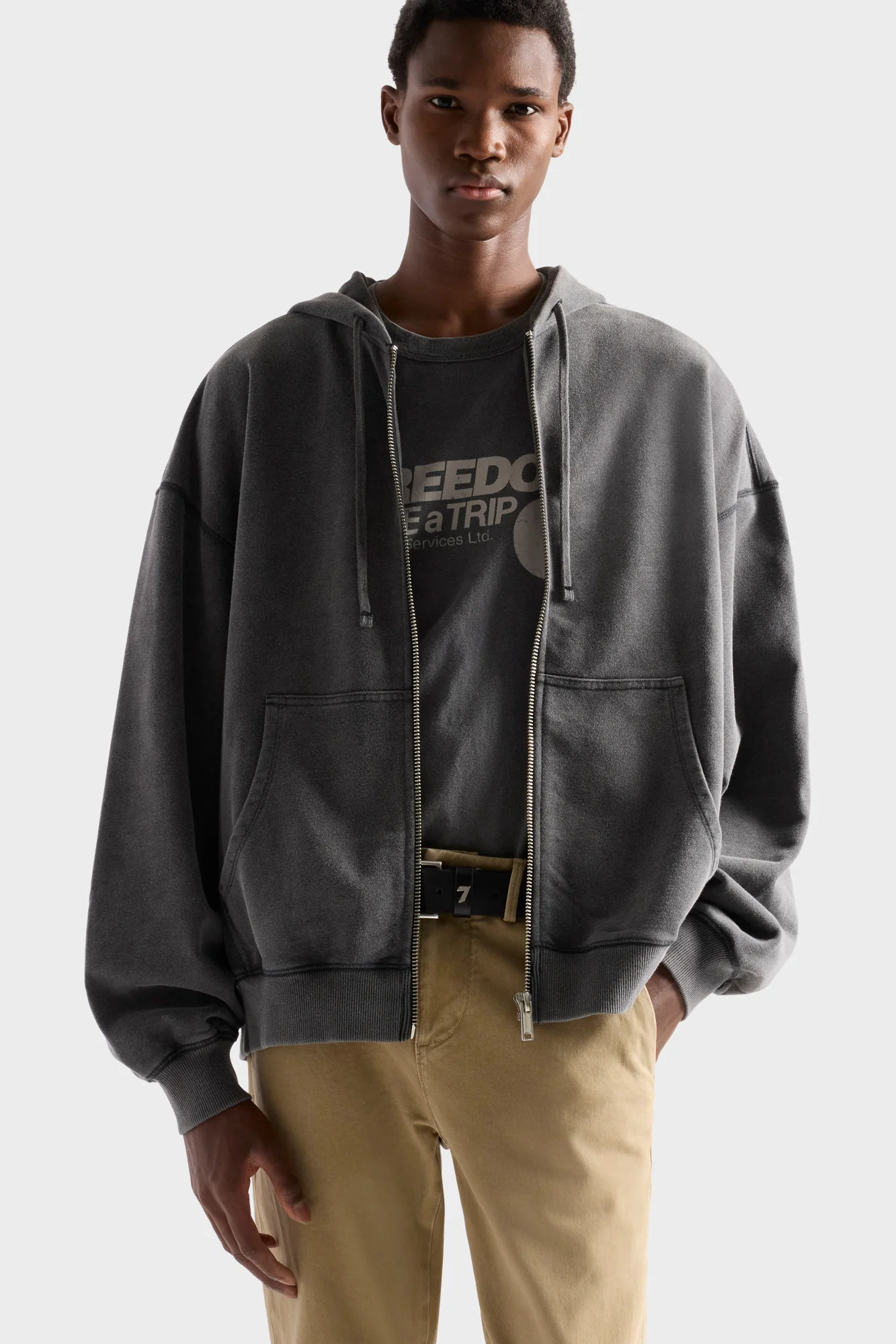 ZIP HOODIE in Black - Image 3